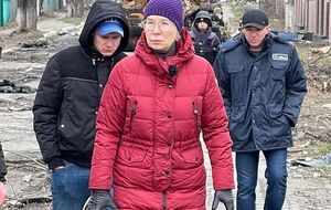 Денисова: Людей спрашивают, они за или против России, "нацики" или нет