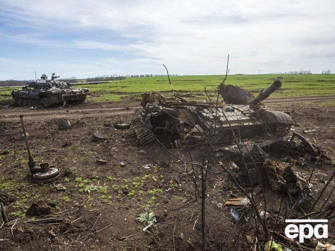 Окупанти пересуваються колонами