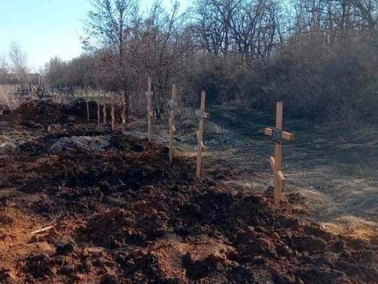 Гайдай розповів, як ховають людей у Луганській області