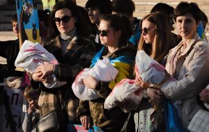 Головним атрибутом акції стали ляльки у закривавлених простирадлах