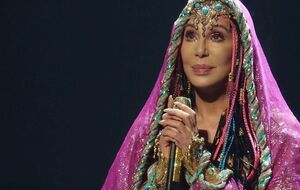 Шер назвала Путина военным преступником