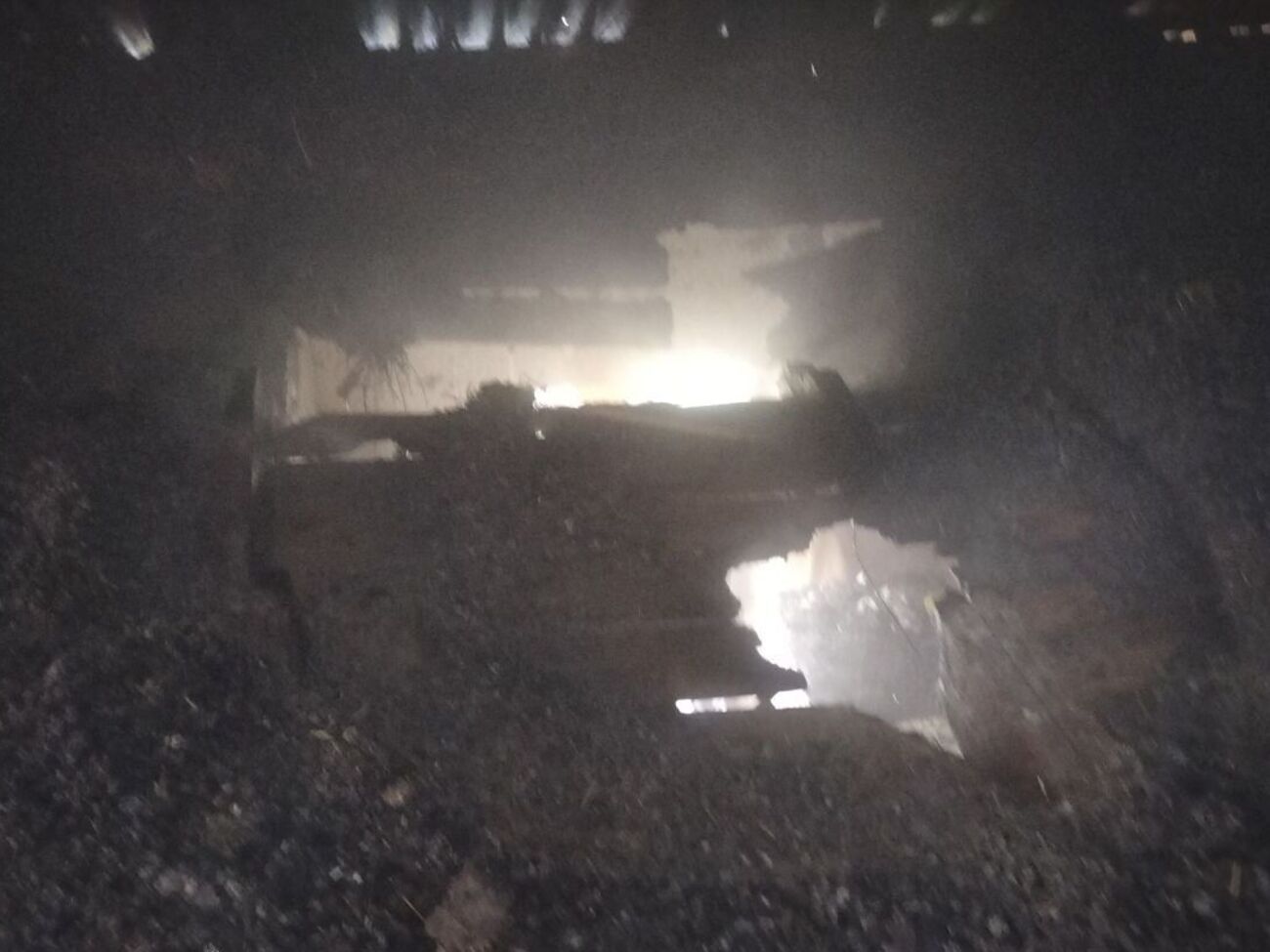 Унаслідок артобстрілу фосфорними боєприпасами горіли дерев'яні перекриття житлового будинку в селі Новоданилівка, зазначили в ГУ ДСНС Запорізької області