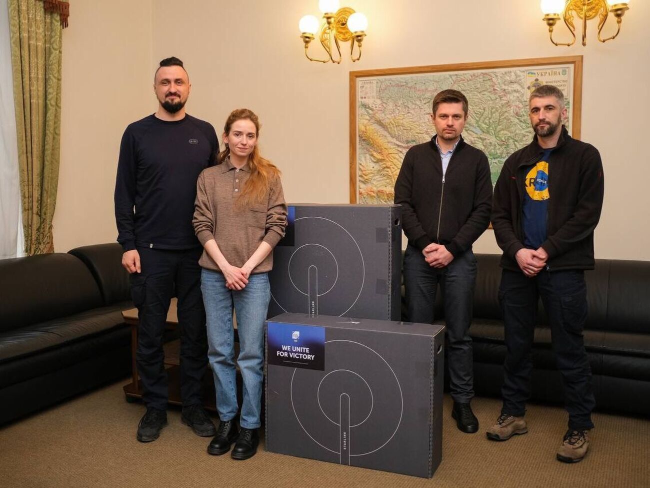 "Укрзалізниця"&nbsp;получила 10 устройств Starlink первого поколения и пять&nbsp;&ndash; второго
