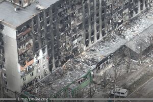 У оккупантов нет контроля над Мариуполем, но они пытаются создать картинку возвращения к мирной жизни, говорит Андрющенко