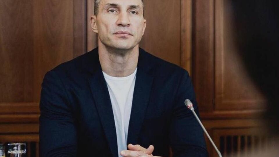 Владимир Кличко: Это правда, что федеральный президент совершил немало ошибок в политике в отношении России в прошлом, которые нанесли ущерб Украине. Федеральный президент принес извинения за это и признал свои ошибки