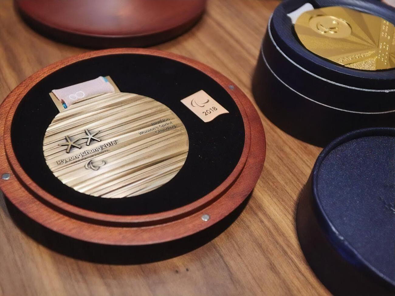 Биатлонистка Ляшенко выставила на продажу золотую и бронзовую медали Паралимпиады 2018