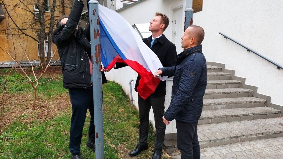 У чеському посольстві заявили, що Чехія "стояла і завжди буде стояти пліч-о-пліч з Україною"