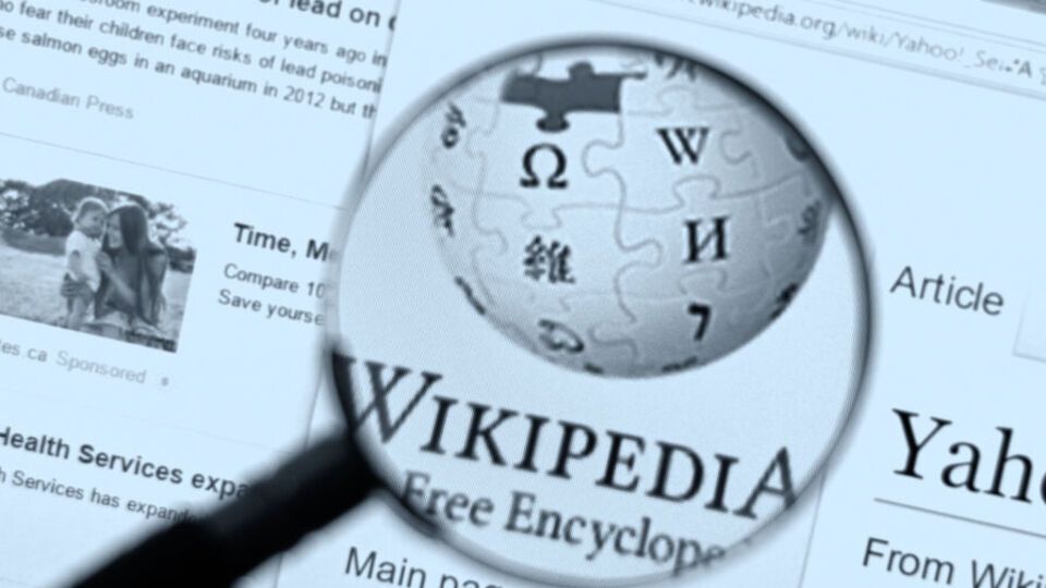 Претензии Роскомандзора касаются разделов статьи о Путине, в которых речь идет об отношениях с Украиной