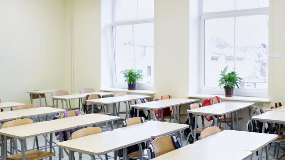 Омбудсмен призвал не заставлять преподавателей возвращаться в населенные пункты, пока на это не даст разрешение военная администрация