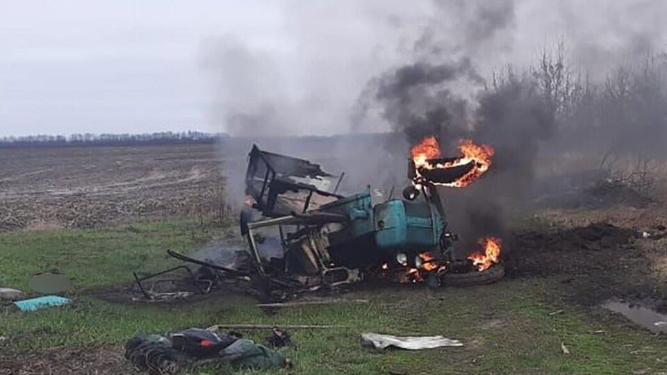 Поліцейські встановили, що 42-річний місцевий житель вивозив сміття на тракторі