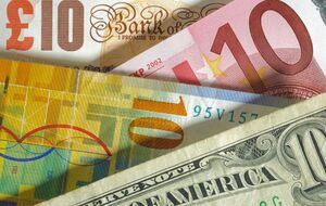 Продаж безготівкової валюти банками клієнтам – фізичним особам, як і раніше, заборонено