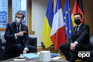 Макрон після розмови із Зеленським анонсував передання Україні автомобілів швидкої допомоги та пожежних машин