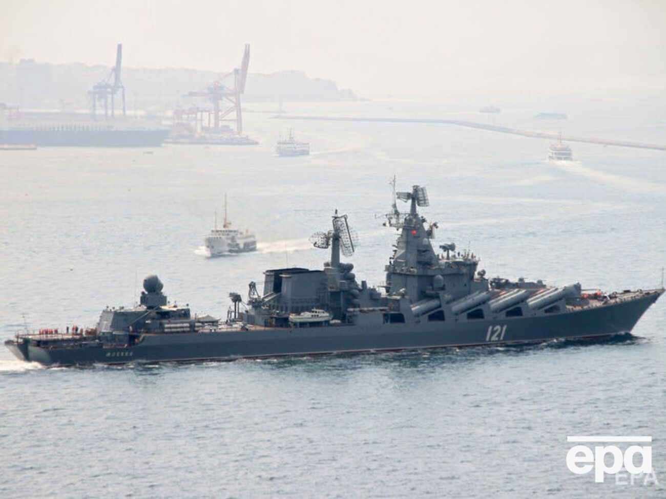 Крейсер "Москва" виконував головну роль командного корабля й вузла протиповітряної оборони
