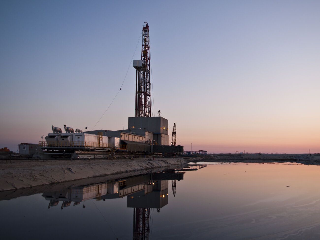 Питання заборони постачання нафти з РФ не виноситимуть на обговорення ЄС до 24 квітня, зазначило джерело The New York Times