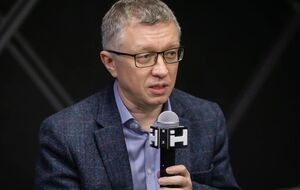 На болотах никак не могут смириться, что смешные хохлы какой-то "недоракетой" разрушили их крейсер и миф о непобедимости "русского народа"