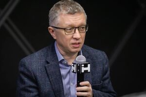 На болотах никак не могут смириться, что смешные хохлы какой-то "недоракетой" разрушили их крейсер и миф о непобедимости "русского народа"