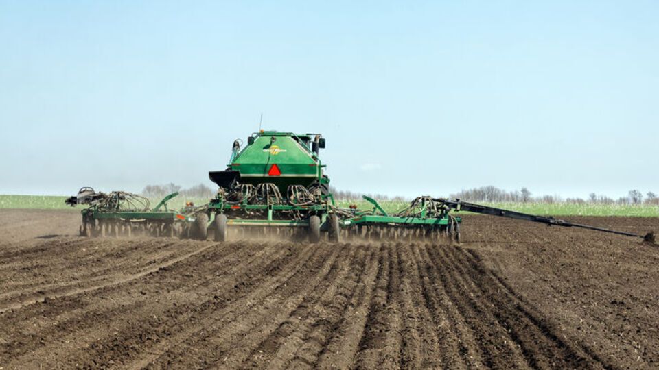 Незважаючи на війну, в Україні триває посівна кампанія