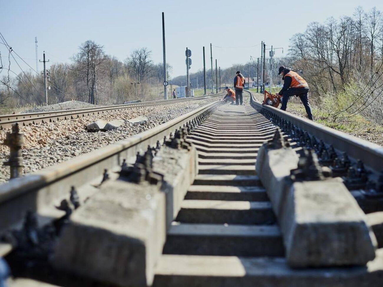 Для відновлення руху до Чернігова залізничники у стислий строк відремонтували низку інфраструктурних об'єктів, зазначили в "Укрзалізниці"