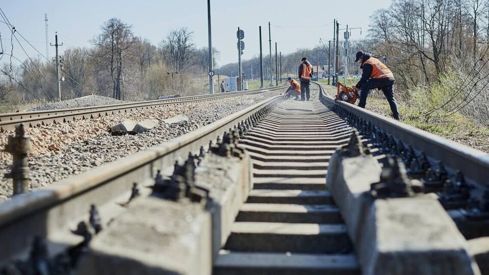 Для відновлення руху до Чернігова залізничники у стислий строк відремонтували низку інфраструктурних об'єктів, зазначили в "Укрзалізниці"