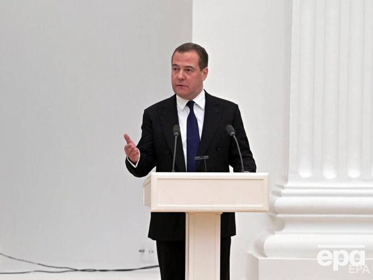 Если Финляндия и Швеция станут членами НАТО, то протяженность сухопутных границ Альянса с РФ "вырастет более чем вдвое", посчитал Медведев