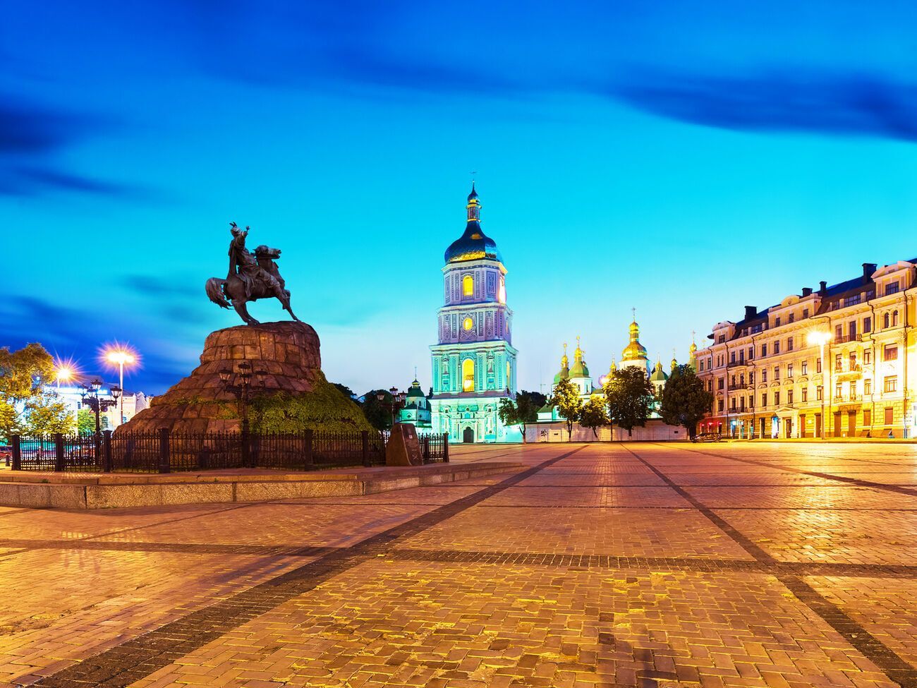 В українську столицю повертаються іноземні посольства