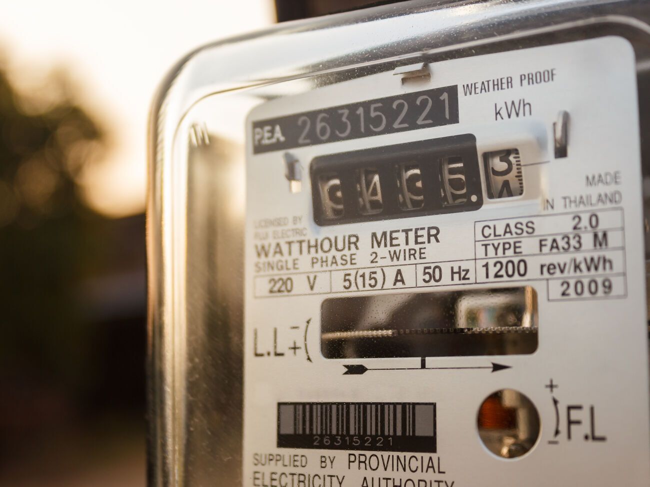 Тарифы на электроэнергию для населения при потреблении до 250 кВт-ч в месяц не будут расти как минимум в ближайшие полгода, отметил Зеленский