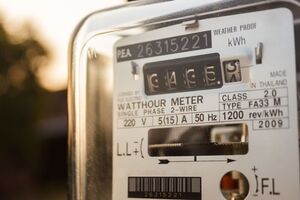 Тарифы на электроэнергию для населения при потреблении до 250 кВт-ч в месяц не будут расти как минимум в ближайшие полгода, отметил Зеленский