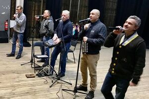 Песня "Пиккардийской терции" "Гей, соколи" в новой интерпретации начинается со слов: "Война показала, кто нам брат"