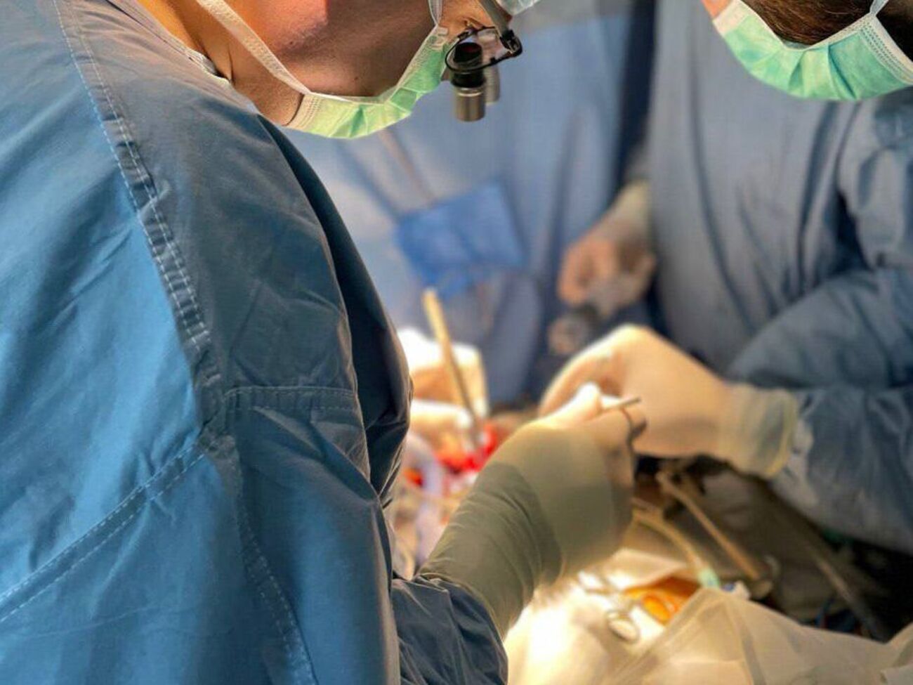 Операцію проводили на серці, що працювало, она тривала п'ять годин