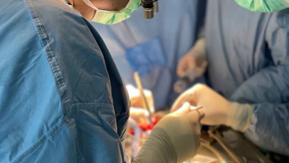 Операцию проводили на работающем сердце, она продолжалась пять часов