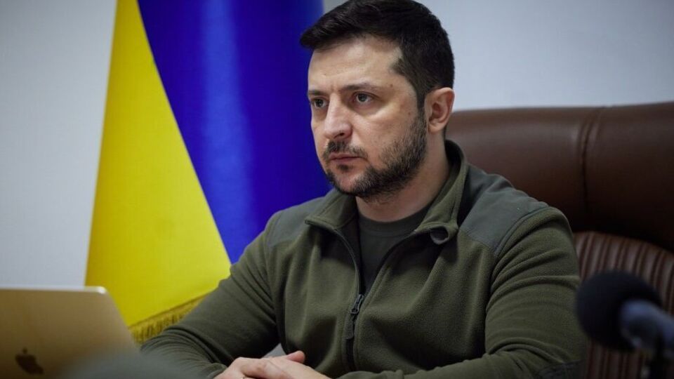 Уничтожение российскими войсками украинских военнослужащих, защищающих Мариуполь, может закрыть возможность переговоров между странами, считает Зеленский