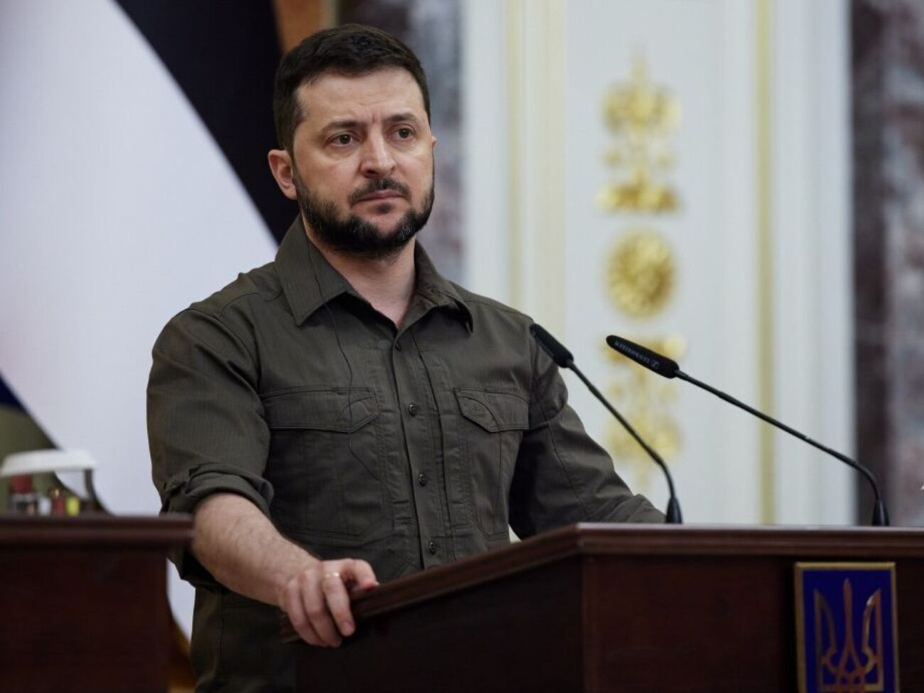 Зеленский отметил, что другие страны "не совсем видят себя за столом с РФ"