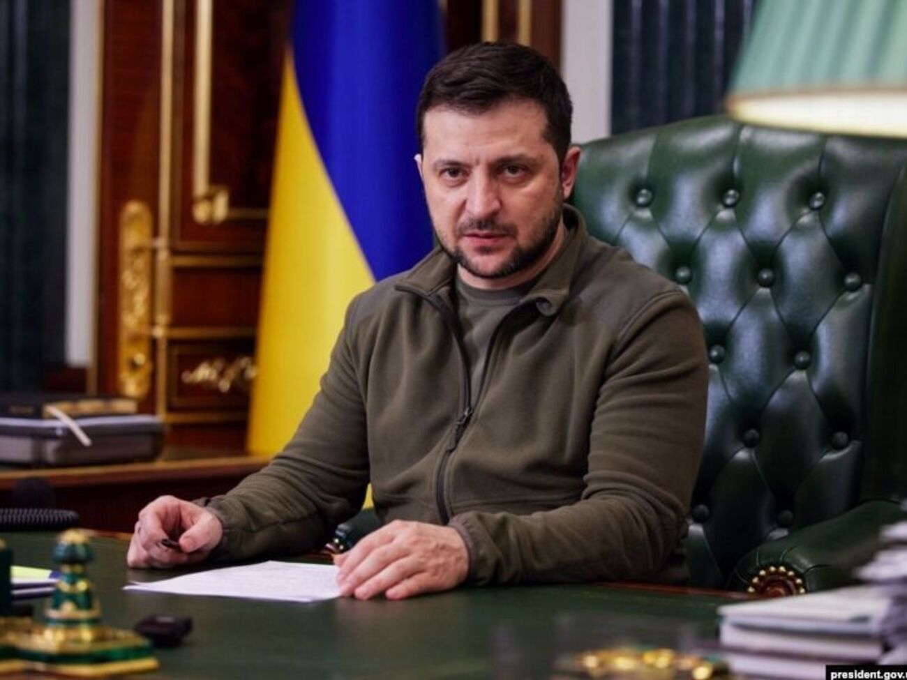 Зеленский: "ПриватБанка" это точно не касается. Потому что "ПриватБанк" дал дивиденды нормально, и помог, и дал деньги в бюджет. К нему нет вопросов