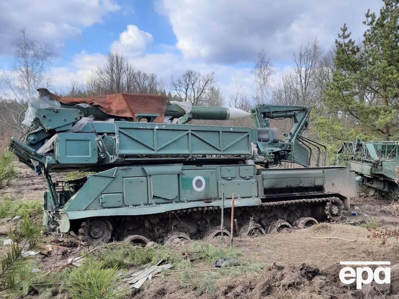 Завод производил в том числе ЗРК "Бук". На фото&nbsp;&ndash; российский ЗРК, захваченный украинскими военными в начале апреля