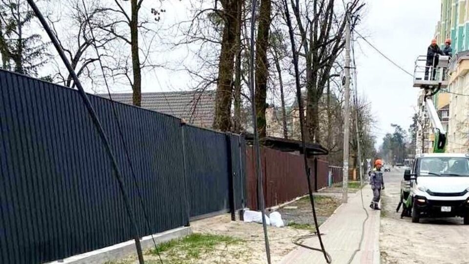 Аварійні бригади ДТЕК і далі відновлюють електропостачання в населених пунктах Київської області, звільнених Збройними силами України