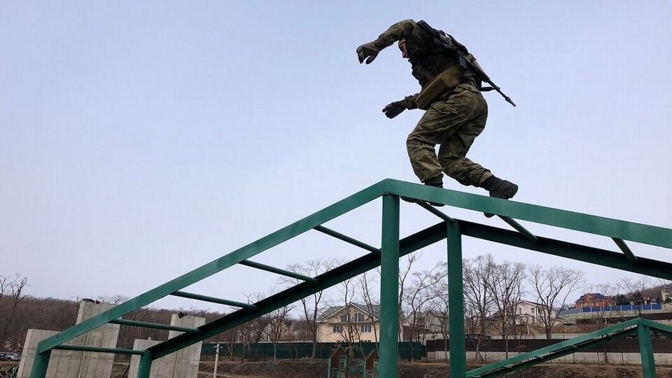 Перед скеруванням в Україну російських військових готують у польових таборах, зазначають у ЗСУ
