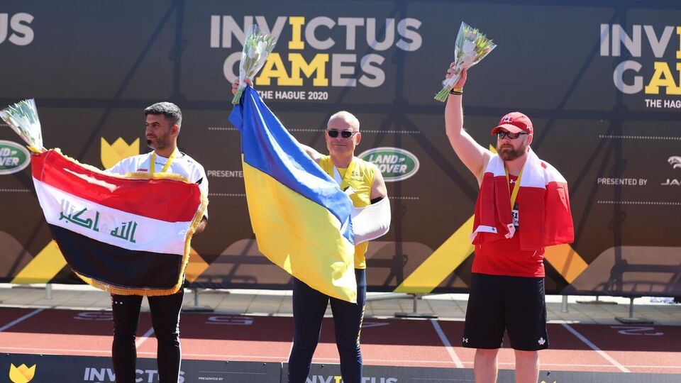 Родіон Сітдіков (у центрі) завоював першу медаль України на "Іграх нескорених"