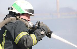 Cпасатели укротили огонь в Синельниковском районе после попадания ракеты в инфраструктурный объект, сообщил глава Днепропетровской ОВА