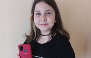 Отец Иванки предлагал военным оставить телефон себе, но они отправили смартфон ребенку по почте