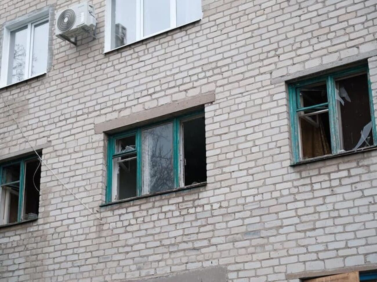 В результате удара оккупантов по Краматорску разрушены по меньшей мере восемь жилых домов, отметил мэр города