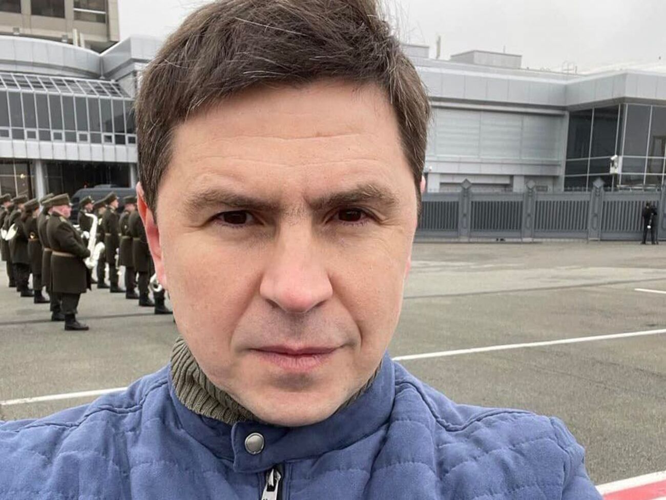 Подоляк: Для нас як для країни, яка цивілізована, важливо витягнути всіх своїх маріупольців із варварських, кривавих рук російської армії