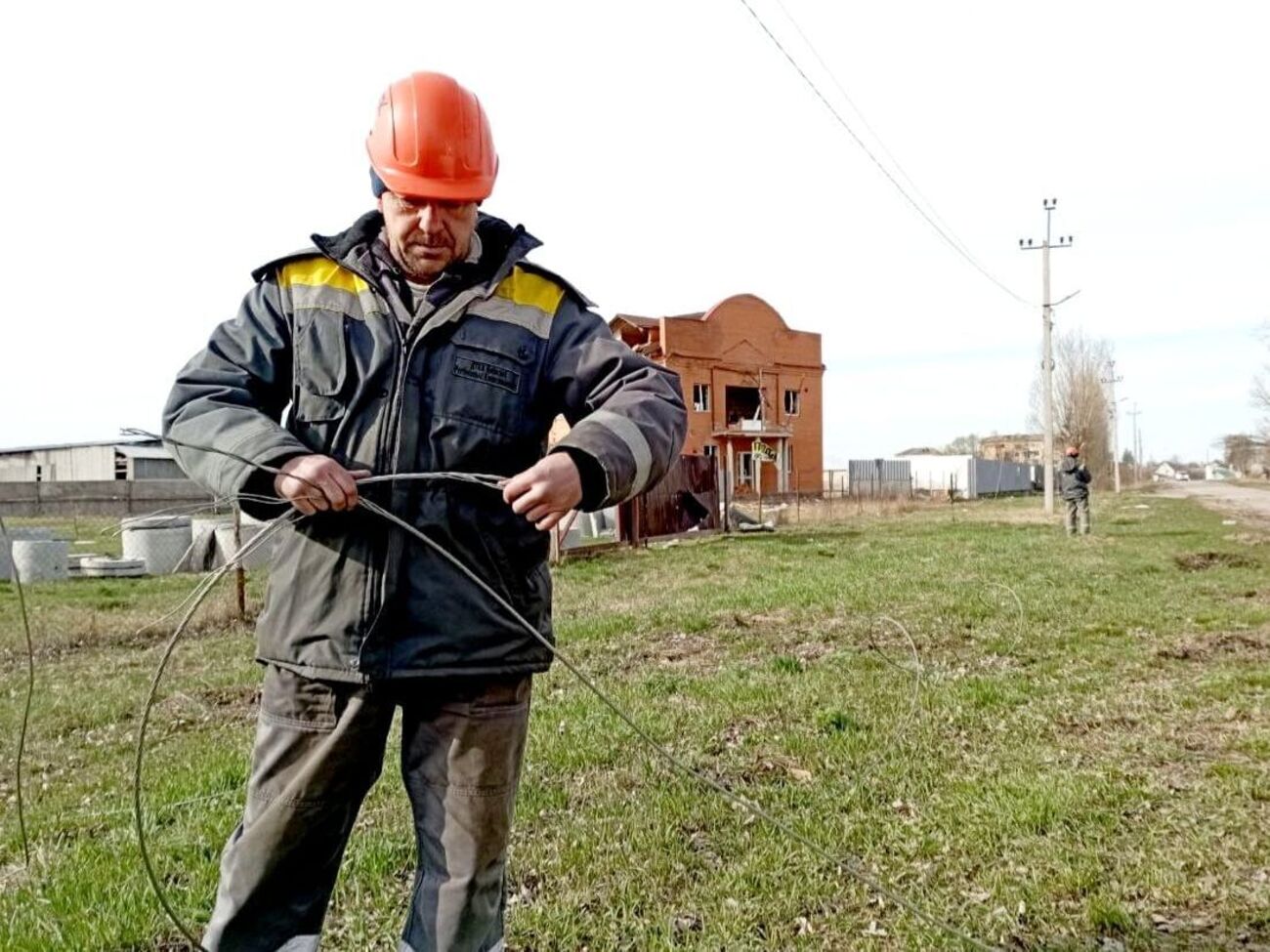 Компания делает все возможное, чтобы вернуть свет всем жителям Киевской области до 1 июня, подчеркнули в ДТЭК