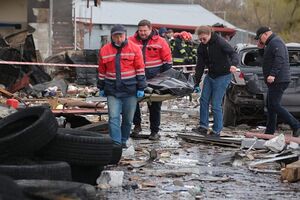 В результате попадания ракеты в шиномонтаж во Львове погибли семь человек