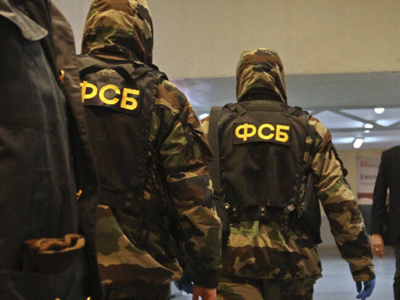 На "отказников" пытаются повлиять российские спецслужбы