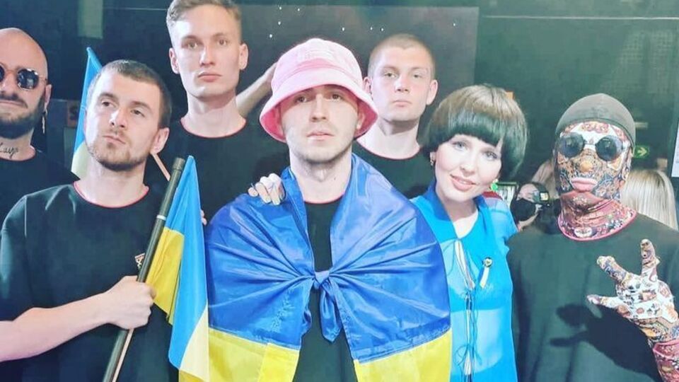 Моника Лю (вторая справа) поддержала Украину, исполнив "Ой, у лузі червона калина" с Музычуком (второй слева)