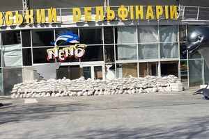 Колектив дельфінарію заявив, що його роботу заблоковано через постійні обстріли