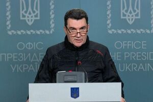 По словам Данилова, российские оккупанты сегодня пытались прорвать оборону ВСУ почти по всей линии фронта на территории трех областей