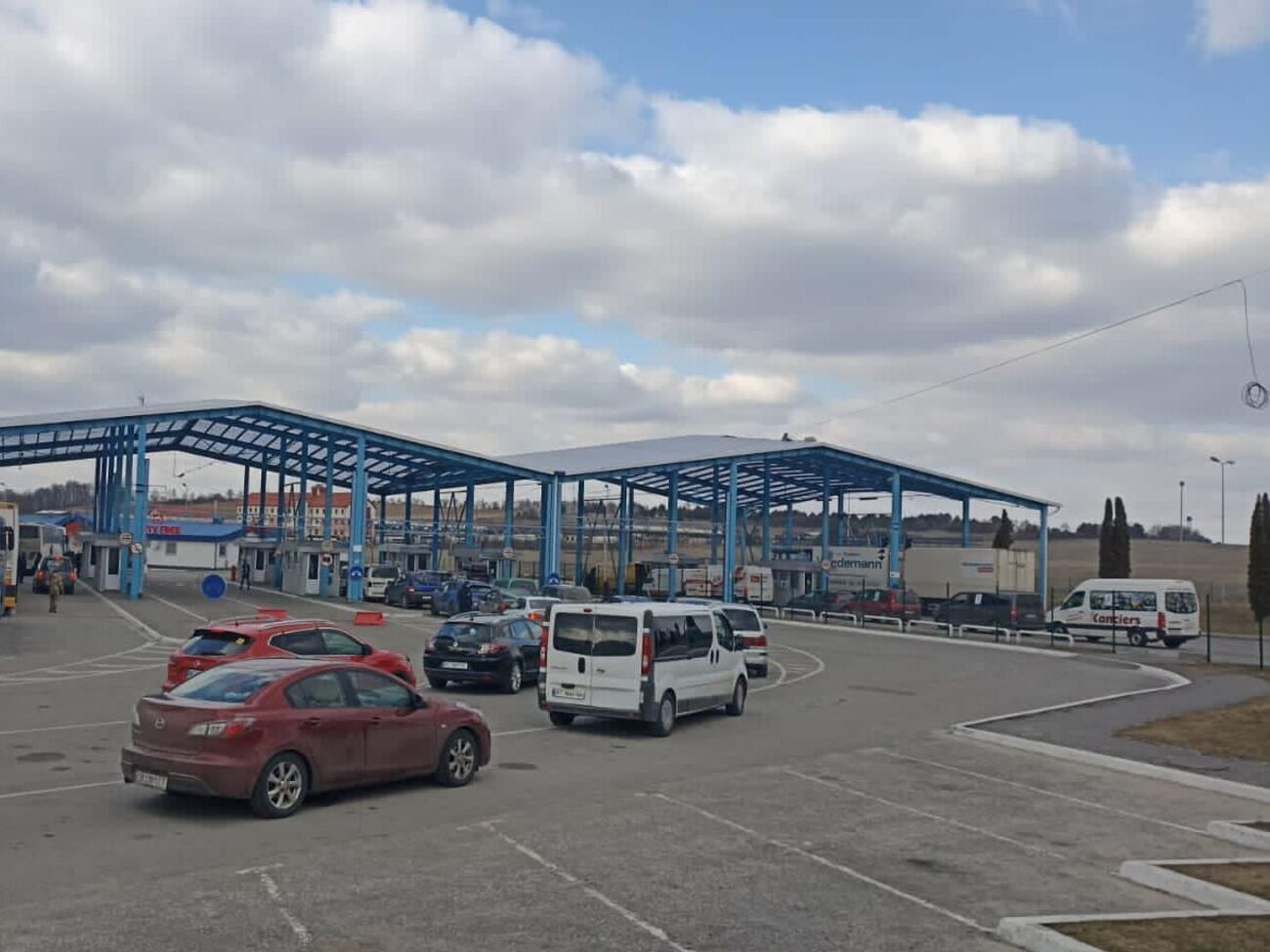 Украинцы могут пересекать границу по внутреннему паспорту