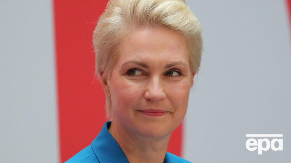 По данным СМИ, Швезиг создала экологический фонд, целью которого было лоббирование "Северного потока – 2"