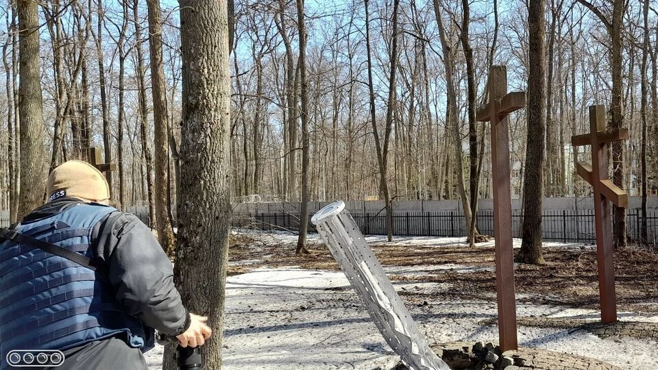 Окупанти обстріляли меморіальний комплекс жертвам тоталітаризму в Харкові